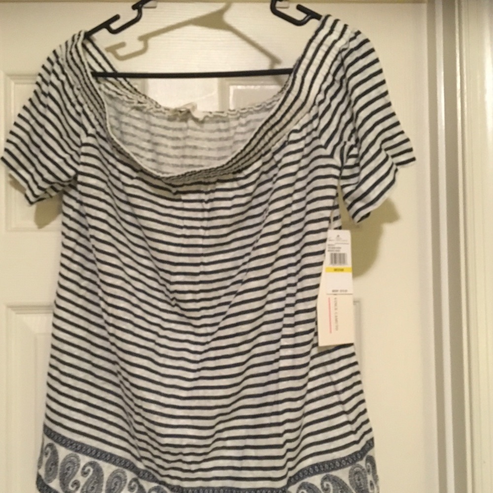 Off-the-shoulder shirt